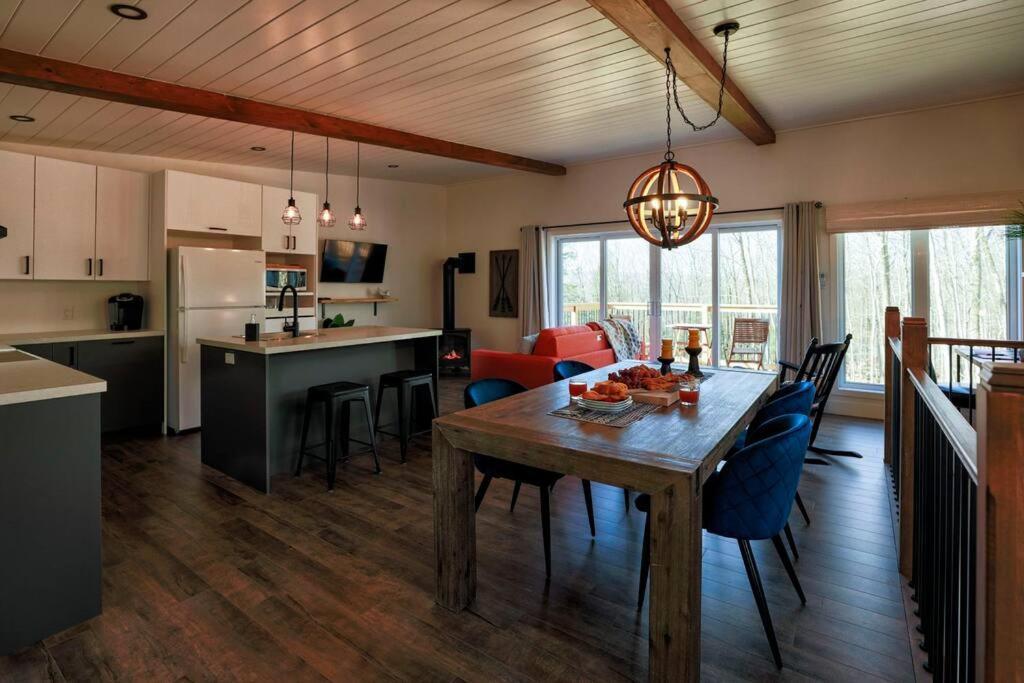 Chalet Woodpecker Lodge - Chaleureux Avec Foyer. Orford Exterior photo