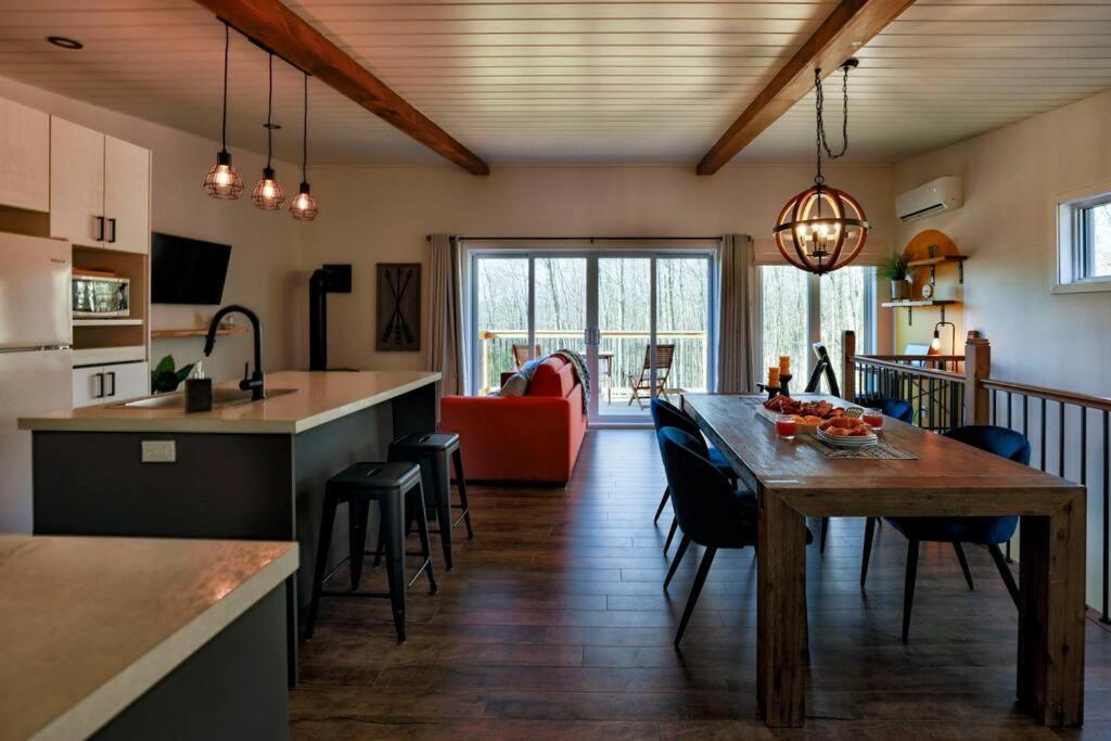Chalet Woodpecker Lodge - Chaleureux Avec Foyer. Orford Exterior photo